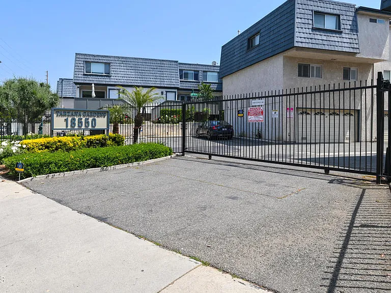 18550 Hatteras St #73 — Photo 36