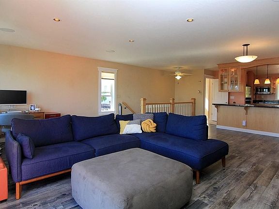 3rd image of 3360 Houts Dr