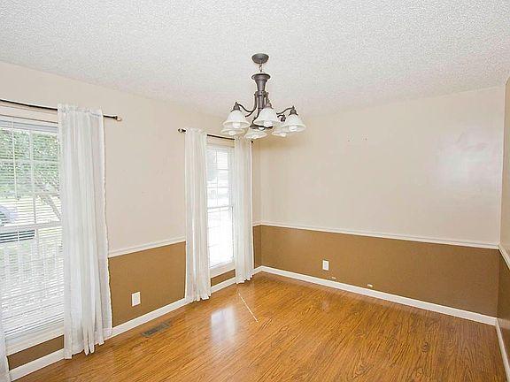 4th image of 1022 Persimmon Ct