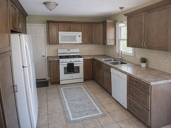3rd image of 659 Ridge Ct