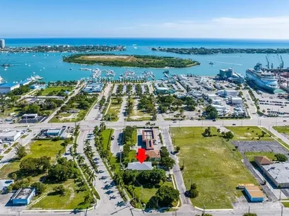 56 W 12th St APT A, Riviera Beach, FL 33404