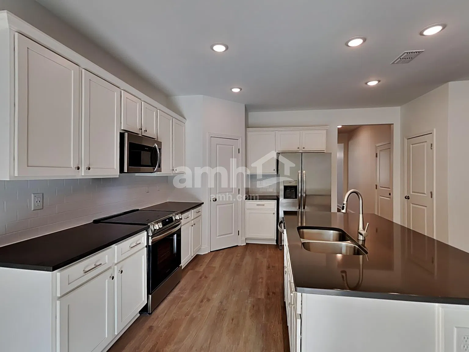 4 bed, 2.5 bath, 2297 sqft, $2,535 — Photo 3