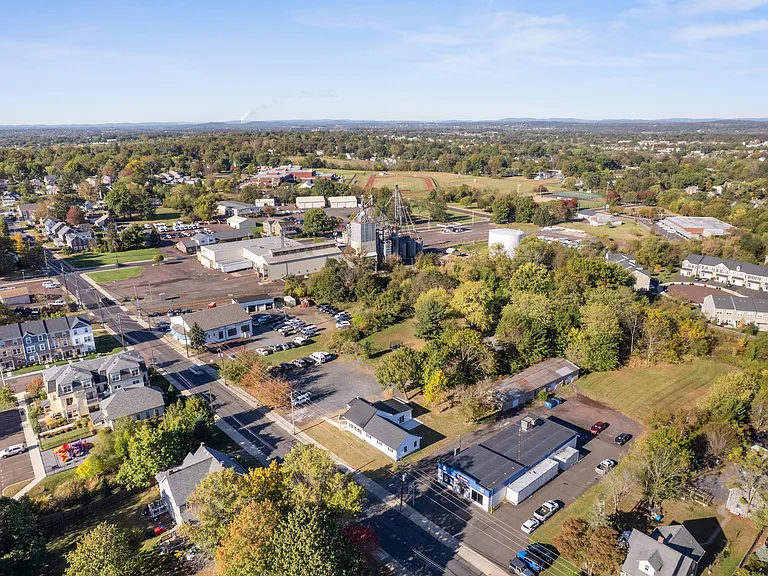 325 W Reliance Rd — Photo 37