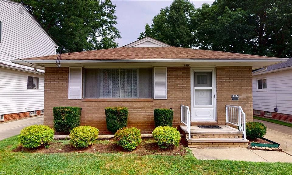 1st image of 29321 Beechwood Dr