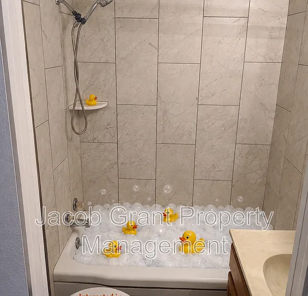 520 N Water Ave #1 — Photo 12