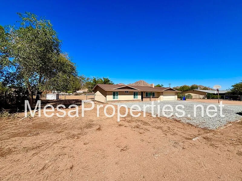 3 bed, 2.0 bath, 1370 sqft, $2,100 — Photo 4