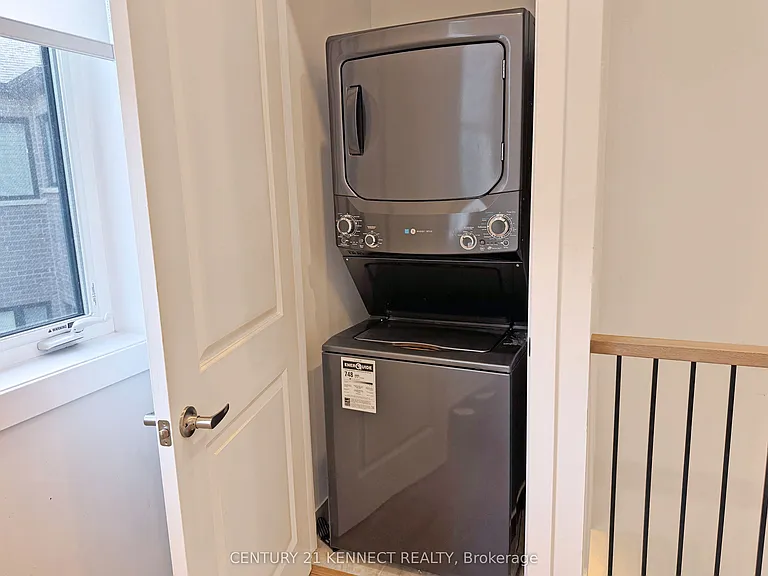 35 Golden Fern St #COACH HOUSE — Photo 23