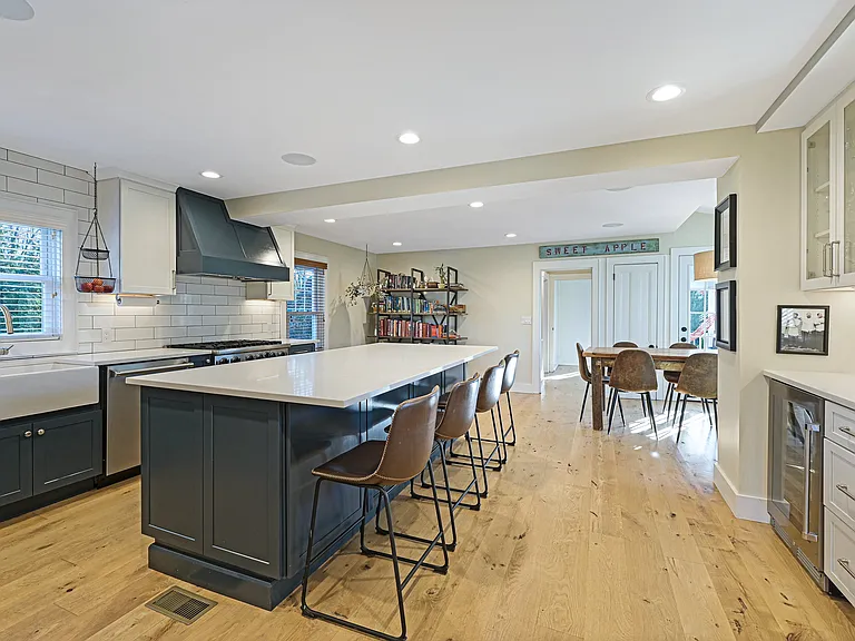 148 Montauk Hwy — Photo 6