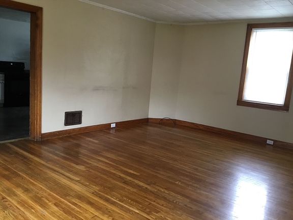 4th image of 62 Willow St #1