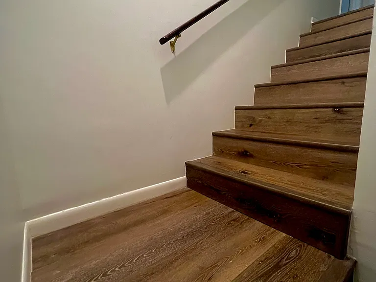 L shaped stairway