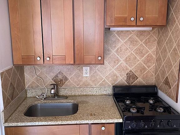 4th image of 109 Hancock St APT 3A