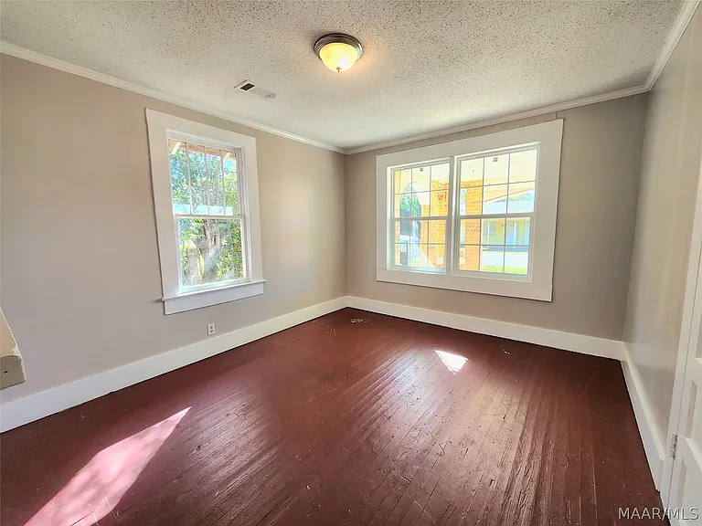210 W Osceola St — Photo 12