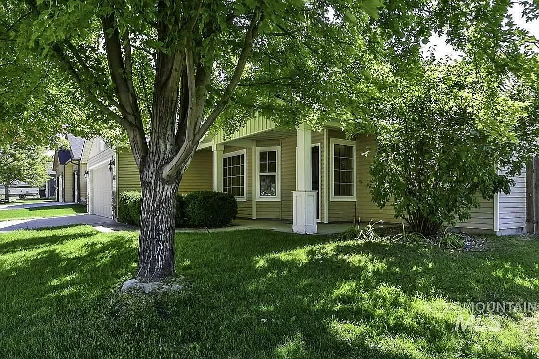 3 bed, 1312 sqft, $1,950 — Photo 2