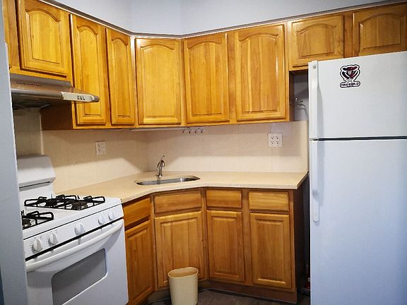 5th image of 14745 Barclay Ave #1