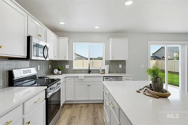 4 bed, 2636 sqft, $2,650 — Photo 3