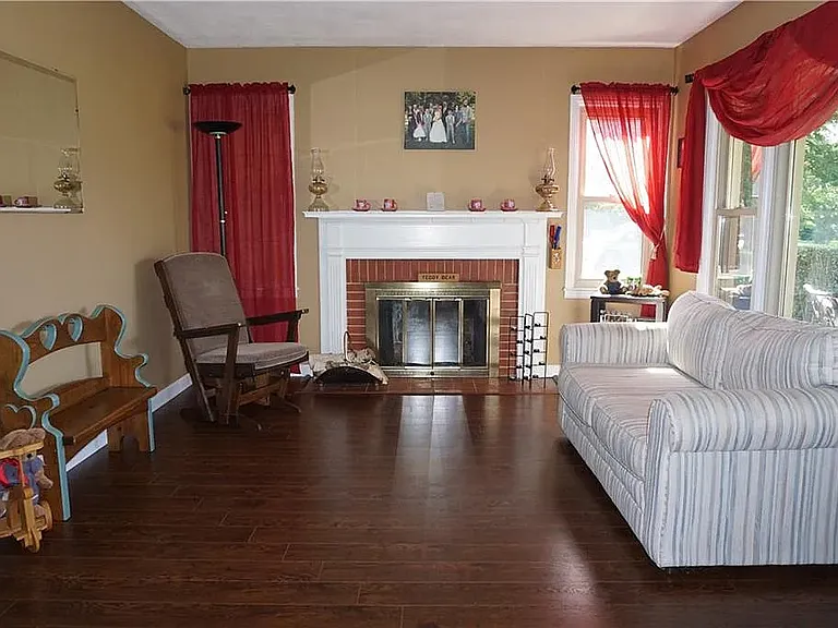 412 McLaughlin Ave — Photo 5
