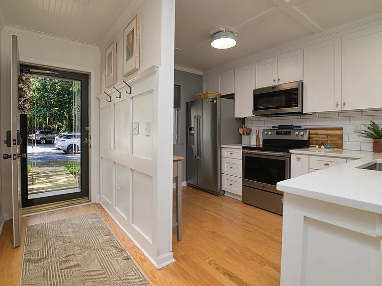 4053 N Course Dr — Photo 2