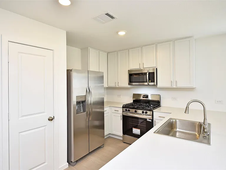 10218 Prairie Dunes Ln — Photo 12