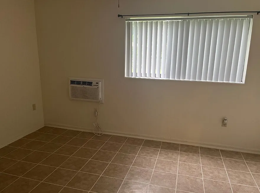 Alhambra Apartments — Photo 3