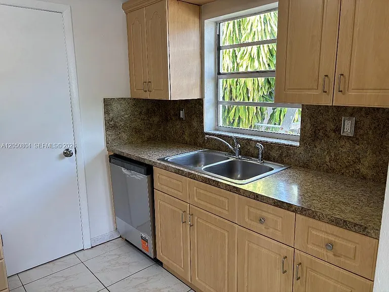 10481 SW 26th Ter — Photo 5