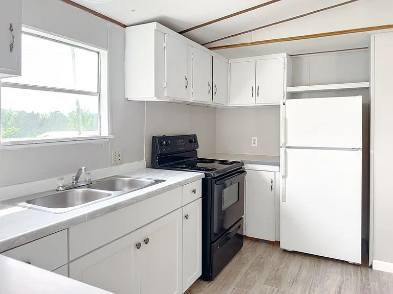 1099 Norton Bridge Rd — Photo 7