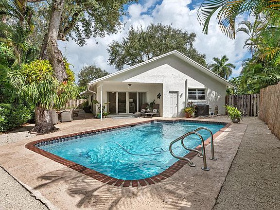 5th image of 1865 SW 24th Avenue