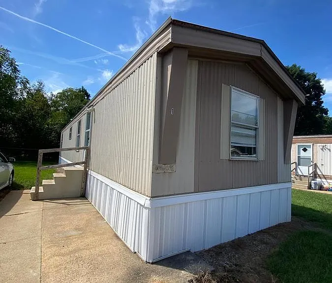 2115 31st Avenue Dr NE #1S — Photo 1
