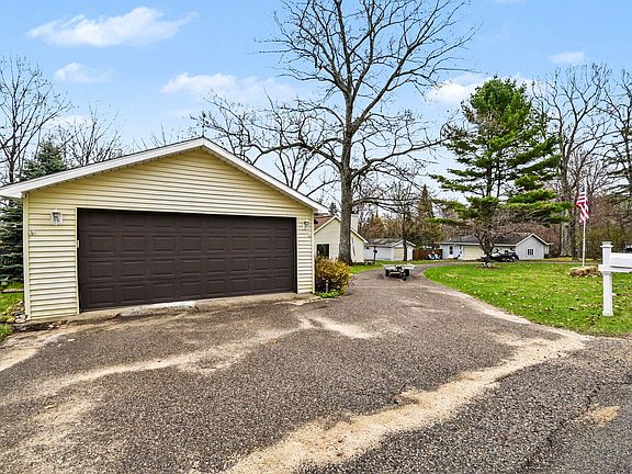 4th image of 2058 W Higgins Lake Dr