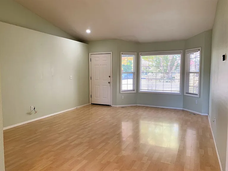 6902 N Prescott Ave — Photo 11