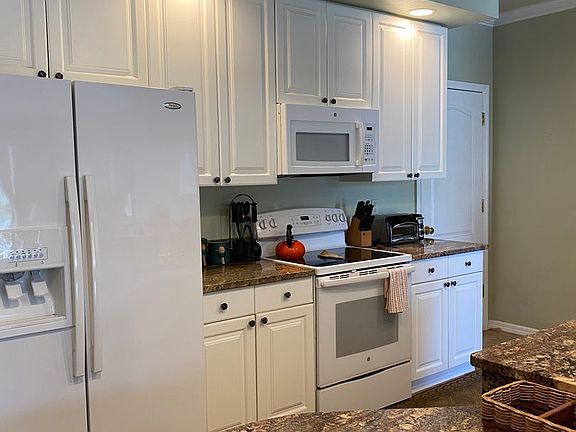 4th image of 857 Palm St