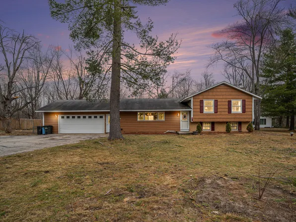 2038 Maple Grove Rd, Cheboygan, MI 49721