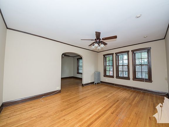 3rd image of 1711 W Belle Plaine Ave #2S