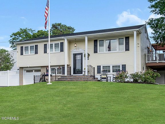 3rd image of 1569 Deer Hollow Drive