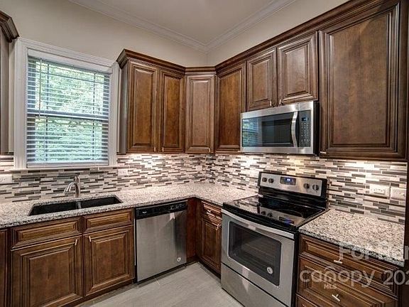 5th image of 4005 Davis Dr