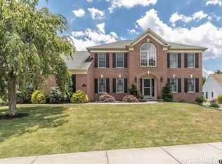 33 Derbyshire Dr, Carlisle, PA 17015