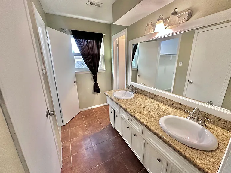 17502 Cassina Dr — Photo 28