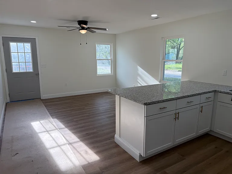 2503 E Graham Ave — Photo 7
