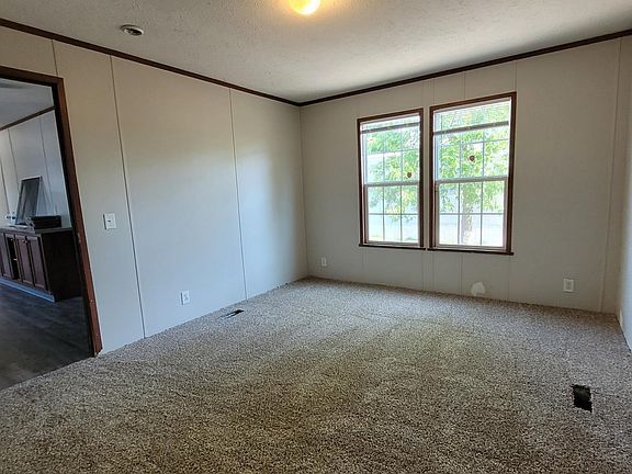 4th image of 622 Courtland Ln #195