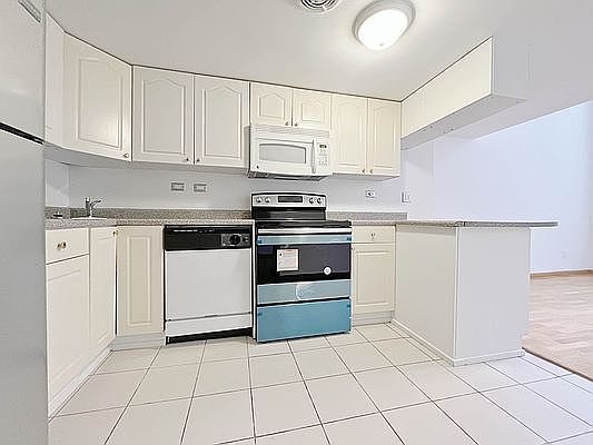 4th image of 371 Madison St APT 422
