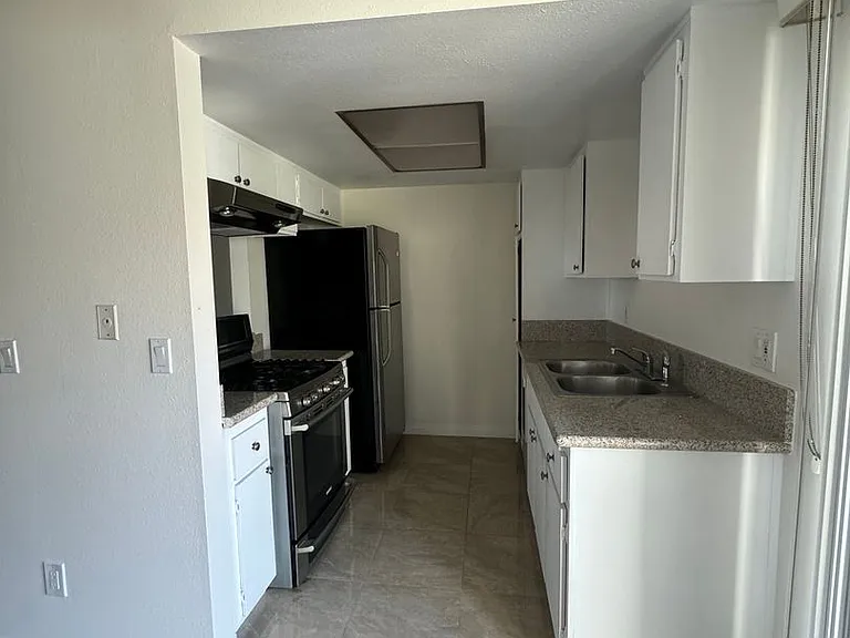 17762 Paseo Cir #C — Photo 3