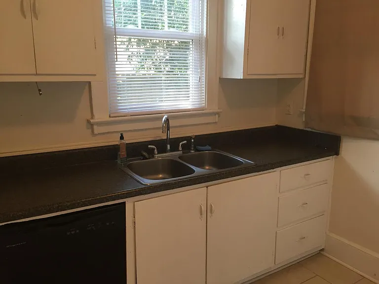 409 S Maple St — Photo 7