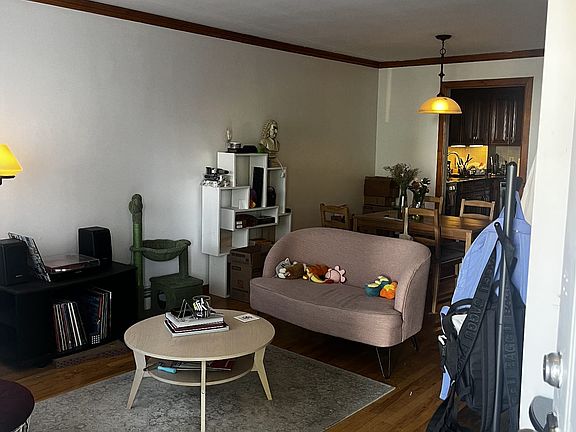2nd image of 14 Seigel Ct #1