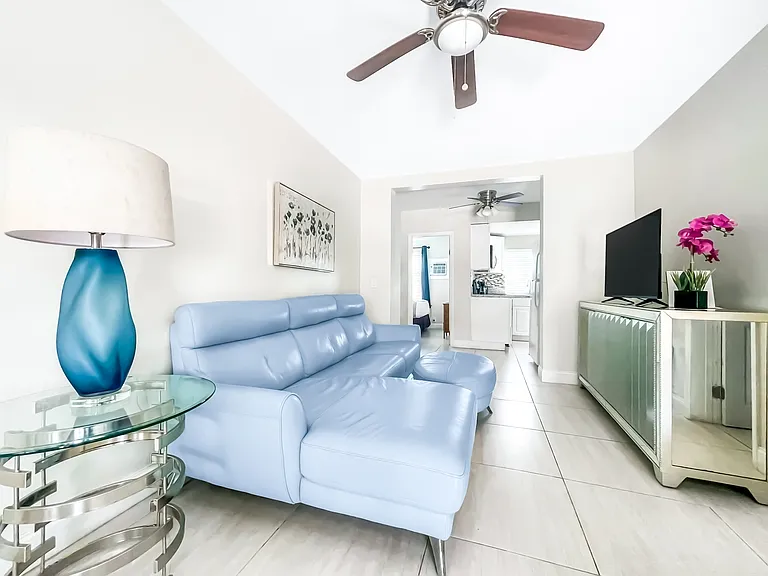 1803 N Ocean Dr #2 — Photo 3