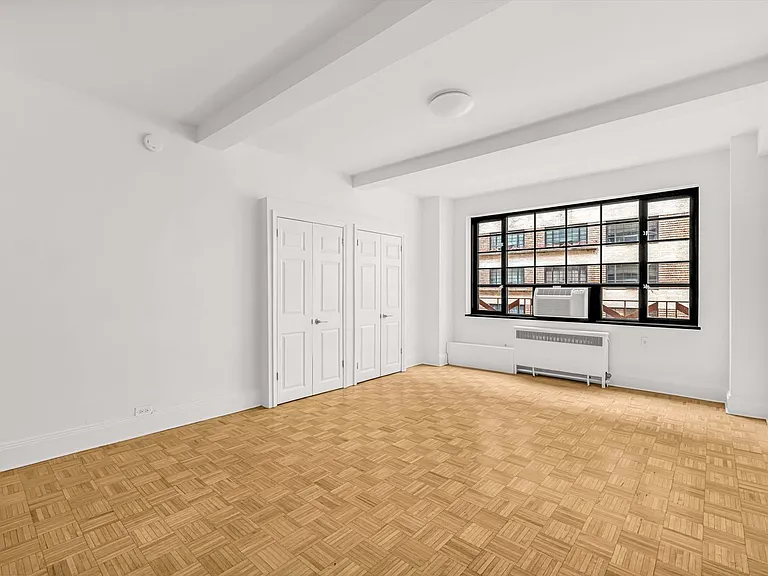 310 E 44th St #514 — Photo 3