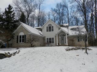 3474 Lakewood Shores Dr, Howell, MI