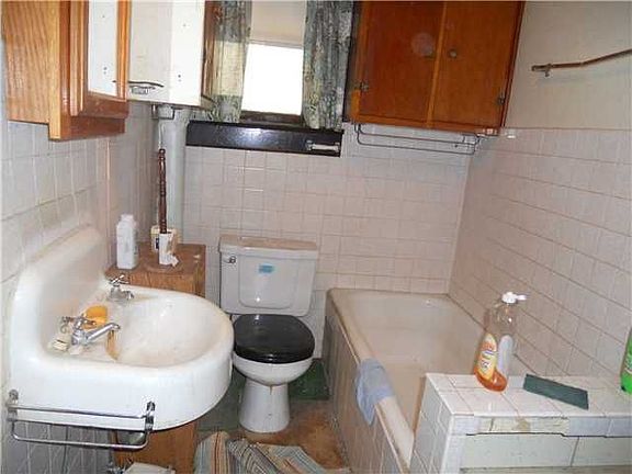 4th image of 334 N Belleview Pl