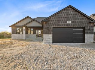 135 Valencia Dr, Chatham Kent, ON N7L 0A9