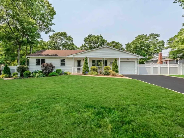 118 Fairmont Avenue, Medford, NY 11763