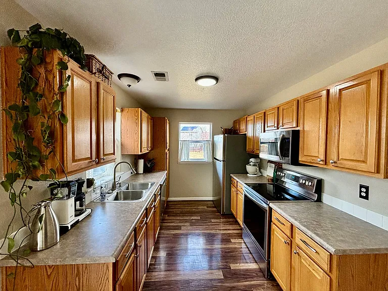 802 Waterglen Dr #D18 — Photo 5