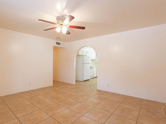 5th image of 908 W Parkway Blvd